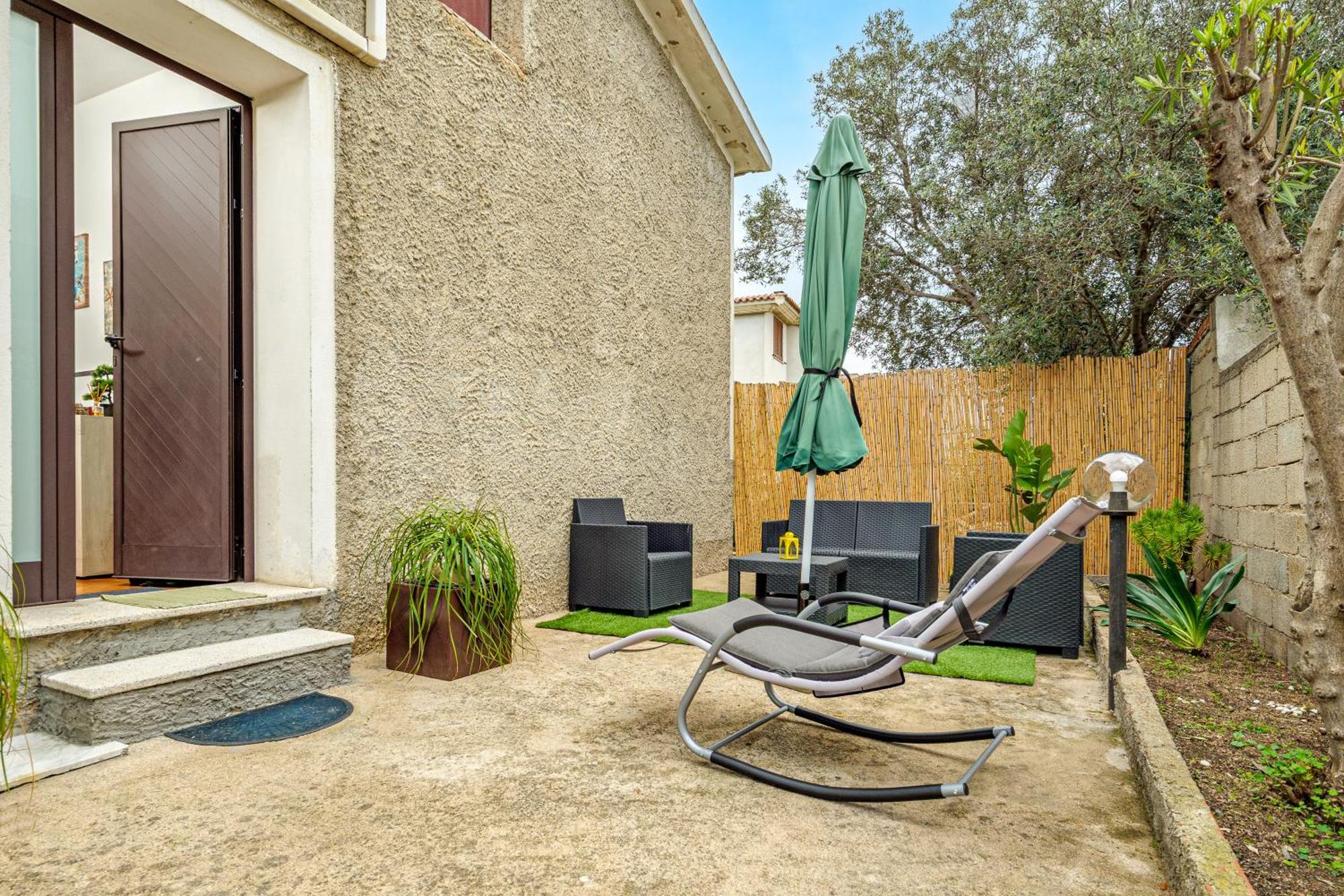 House With Private Garden Near Centre And *