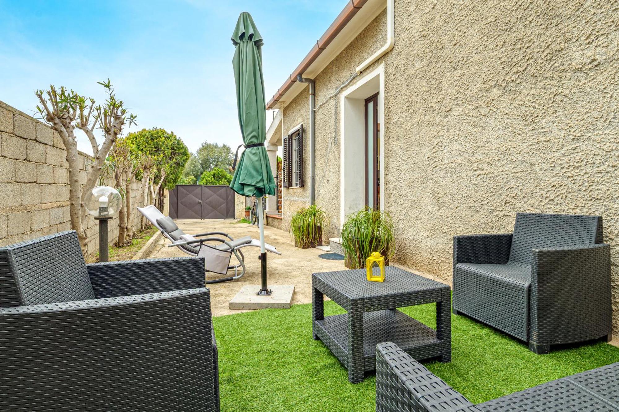 House With Private Garden Near Centre And Ferienhaus Olbia